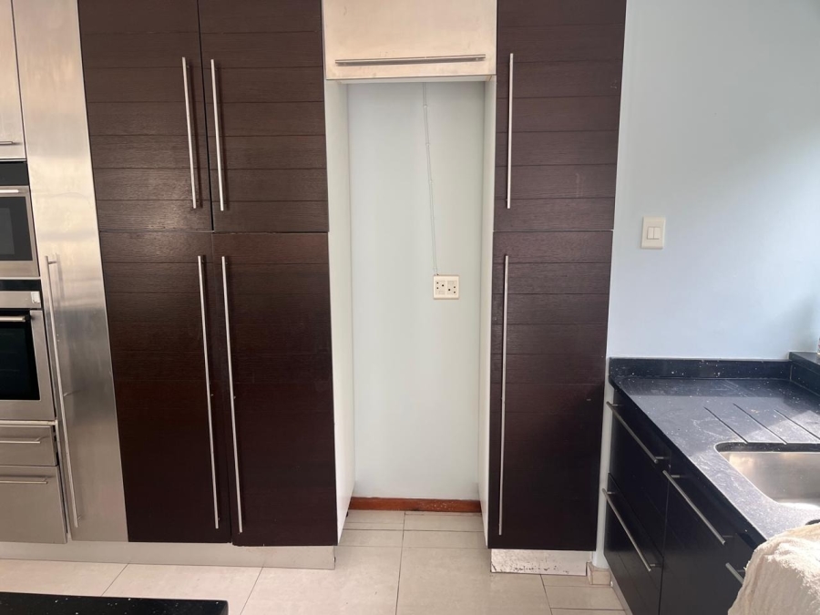 To Let 4 Bedroom Property for Rent in Big Bay Western Cape